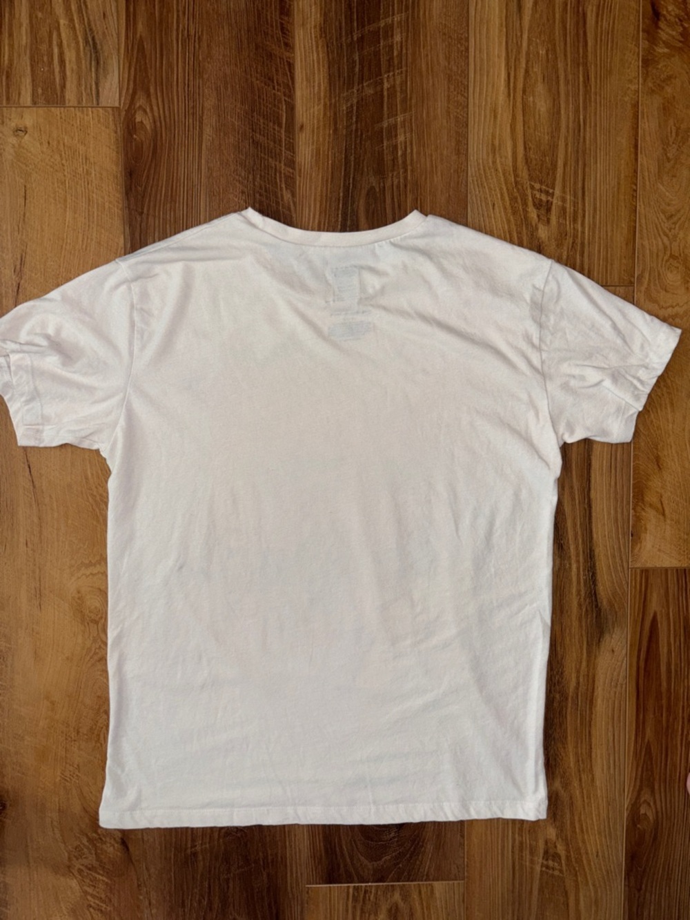 Bundle of Women’s Graphic Tees sizes M and L - Picture 6 of 16